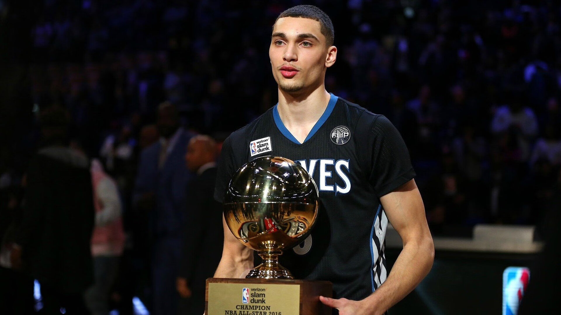 亚当斯的尴尬时刻：向沃尔特马德喷垃圾话，却意外被他的友善击中